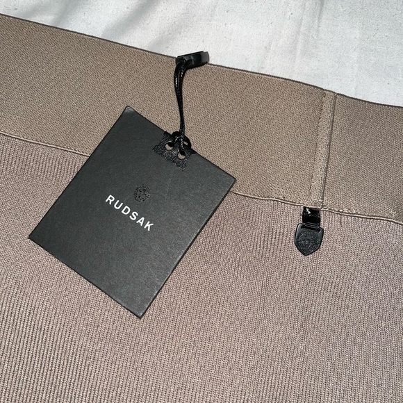 SOLD 🔴 Rudsak pencil skirt 🤎 - Picture 3 of 4